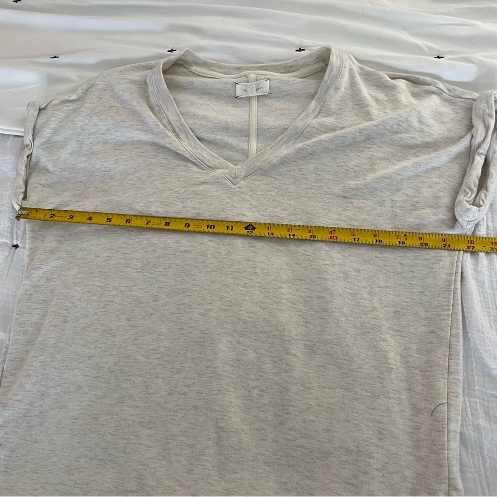 Lou & Grey oatmeal V-Neck short sleeve split sides ultra soft shirt size large - Picture 3 of 8